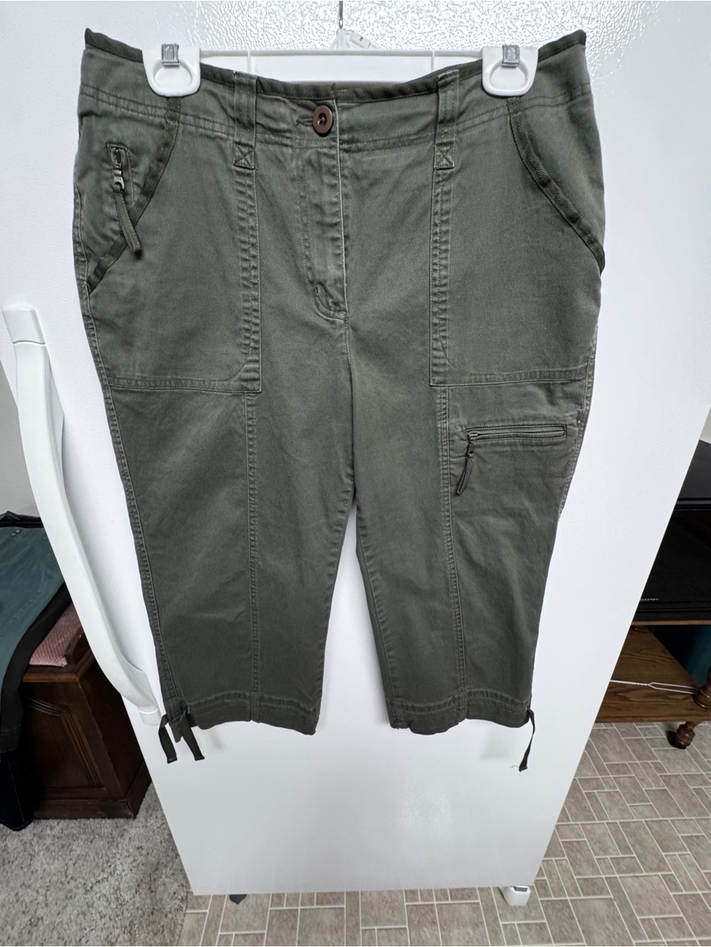 Westbound Olive Green Women's Capri Great condition
